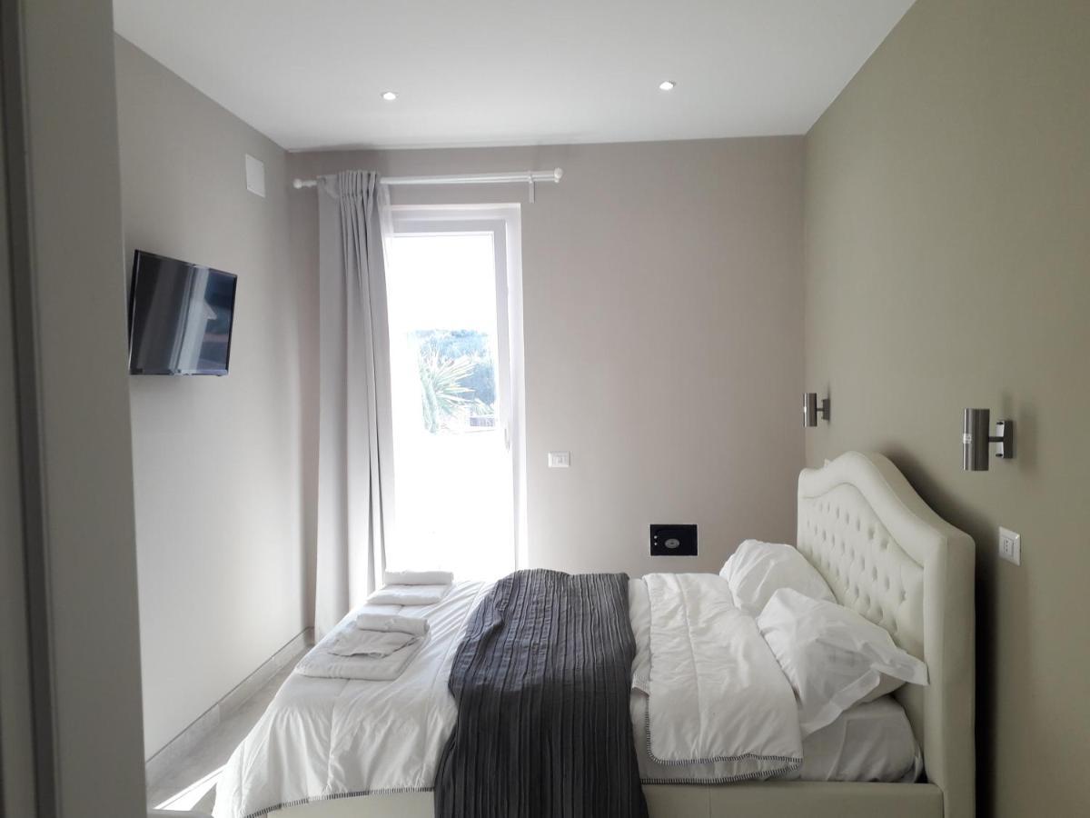 B&B Purple Italy Fiumicino Buitenkant foto