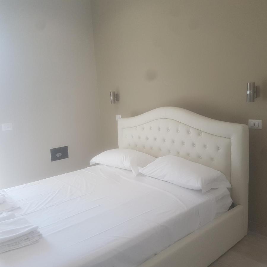 B&B Purple Italy Fiumicino Buitenkant foto