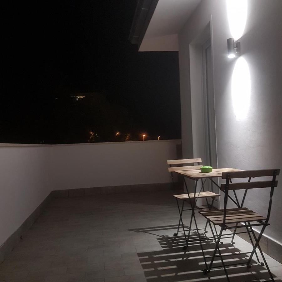 B&B Purple Italy Fiumicino Buitenkant foto