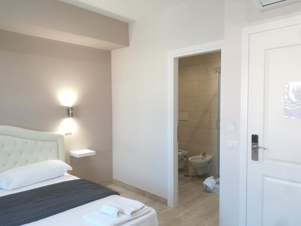 B&B Purple Italy Fiumicino Buitenkant foto