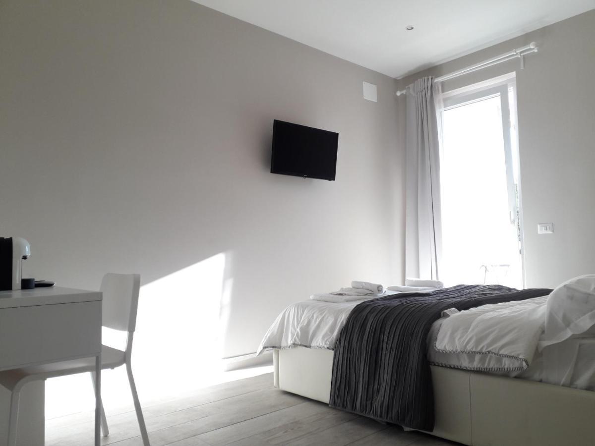 B&B Purple Italy Fiumicino Buitenkant foto